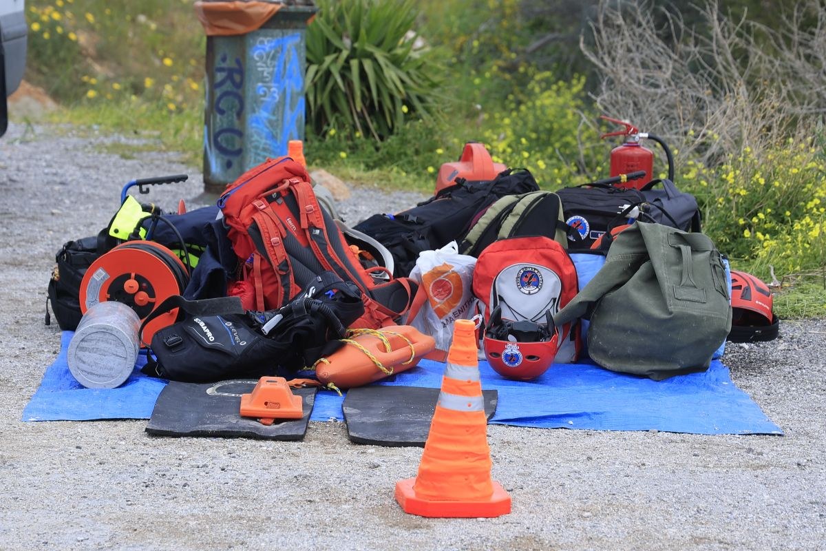 Επιχείρηση ανάσυρσης δύτη στα Λιμανάκια Βουλιαγμένης