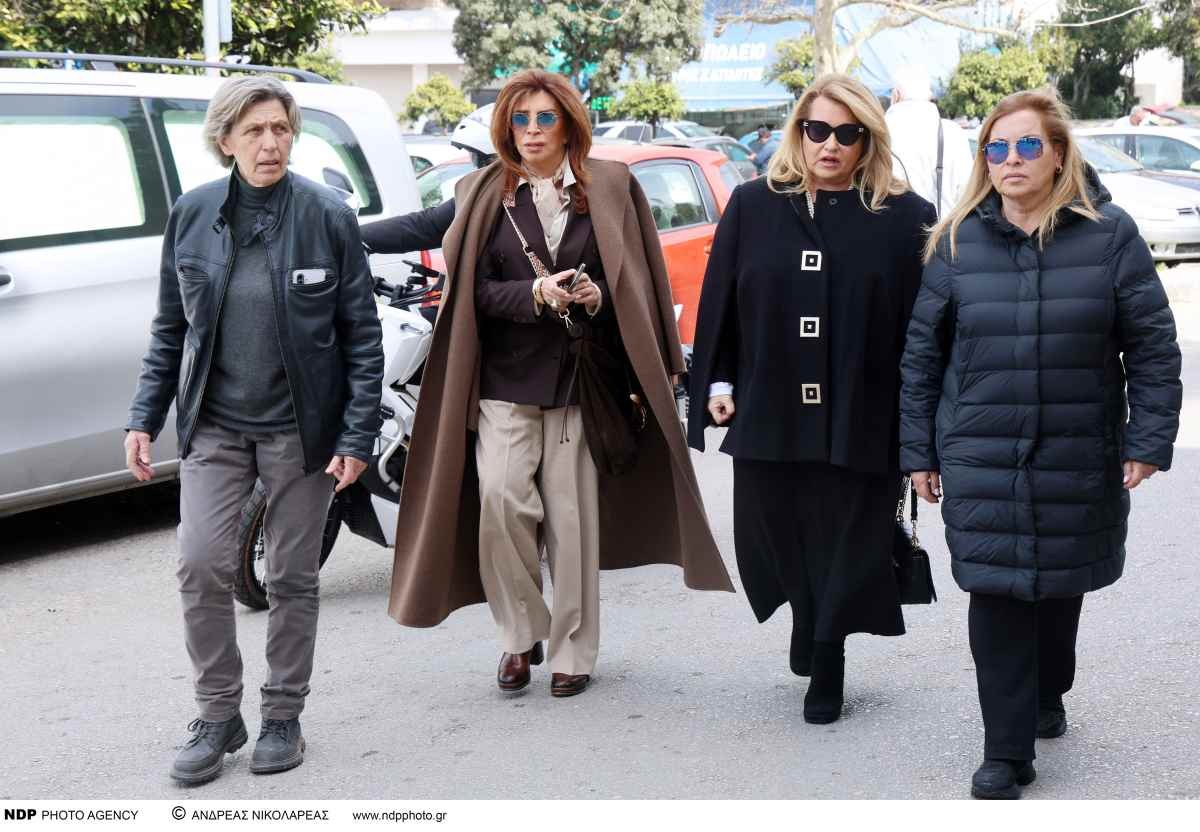 Νατάσα Μπαρμπουνάκη-Μιμή Ντενίση-Γωγώ Αυγερινοπούλου-Μαίρη Αυγερινοπούλου