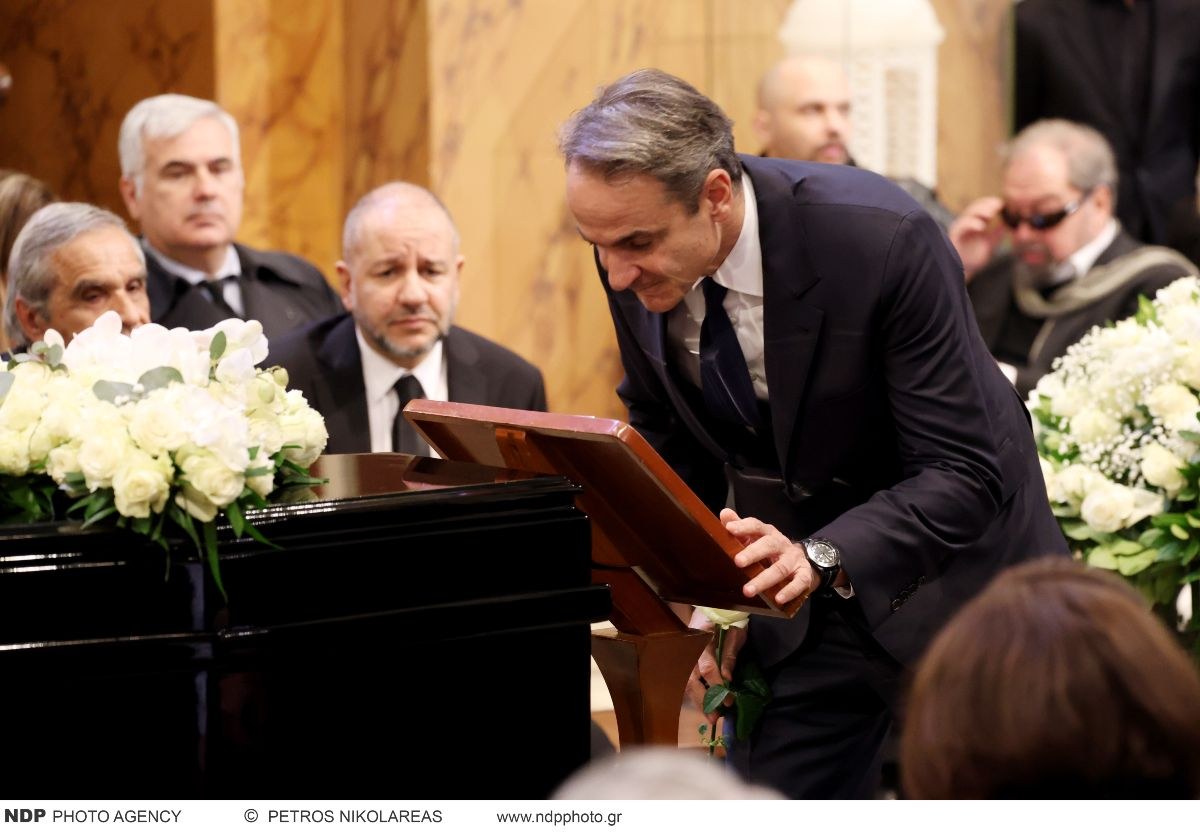 Μεσσαροπούλου κατά Λιάγκα για την κηδεία της Μαρινέλλας: «Βάλαμε στο κοστολόγιο το πόσο κόστιζε το κάθε στεφάνι; Έλεος»