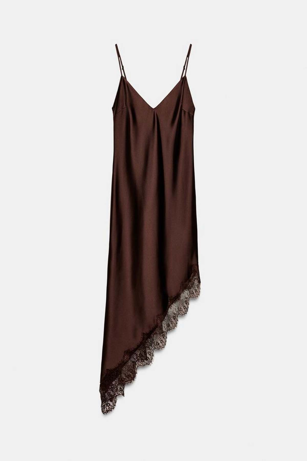 Lingerie dress: Η τάση που έγινε μανία & το Zara φόρεμα των 19,99 ευρώ που είναι sold-out
