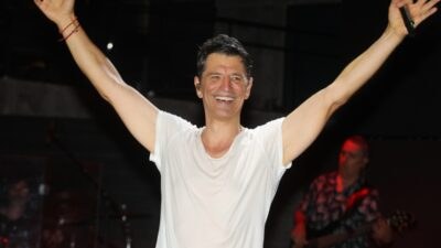 Σάκης Ρουβάς: Το χιουμοριστικό βίντεο πριν βγει στη σκηνή και η επίπονη προετοιμασία