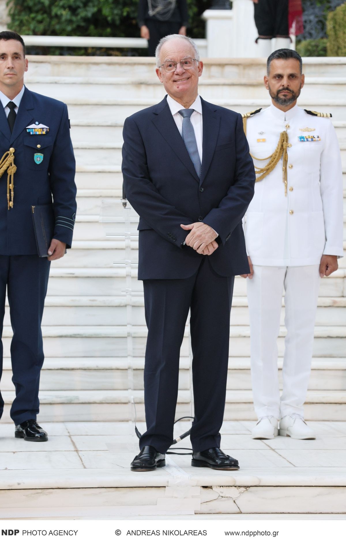Ποιος είναι ο Κωνσταντίνος Τασούλας που έγινε viral για την γκάφα του την 25η Μαρτίου - Η σύζυγος και η κούκλα κόρη του