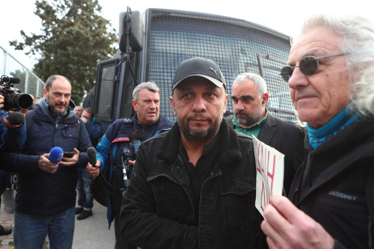 Δίκη για τα Τέμπη: «Θα σε σκίσω» - Ένταση μεταξύ συγγενών των θυμάτων και κατηγορουμένων