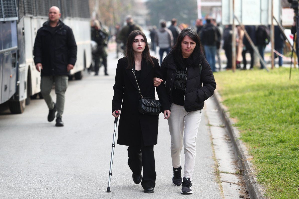 Δίκη για τα Τέμπη: «Θα σε σκίσω» - Ένταση μεταξύ συγγενών των θυμάτων και κατηγορουμένων
