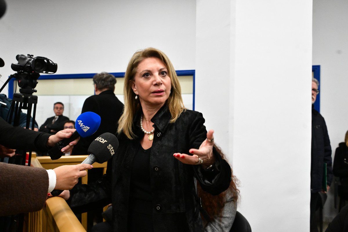 Δίκη για τα Τέμπη: «Θα σε σκίσω» - Ένταση μεταξύ συγγενών των θυμάτων και κατηγορουμένων