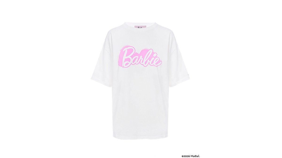 Αθηνά Οικονομάκου: Το Barbie-inspired look στο Μιλάνο και η iconic Chanel τσάντα