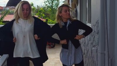 H Βασιλική Μιλλούση με την αδερφή της
