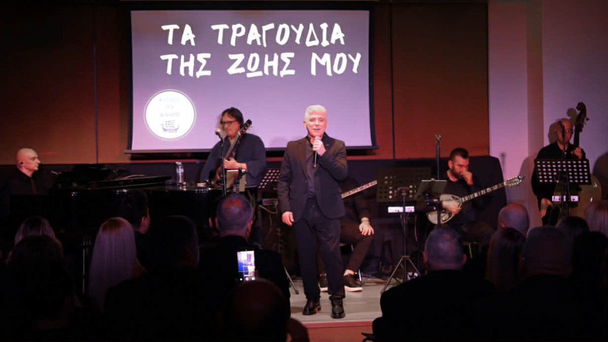 Στιγμιότυπο από τη συναυλία του Δημήτρη Γιώτη