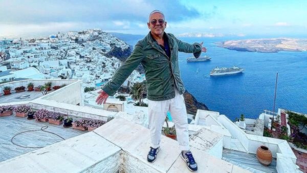 Τάσος Δούσης: 20 «χρυσοί» κανόνες συμπεριφοράς στις διακοπές που ξεχωρίζουν τους πραγματικούς ταξιδιώτες!