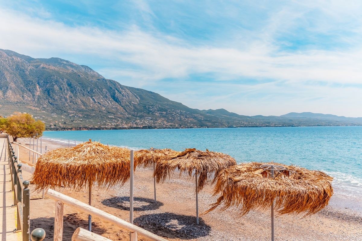 Καλαμάτα: Ήλιος, θάλασσα και μεσσηνιακή φιλοξενία
