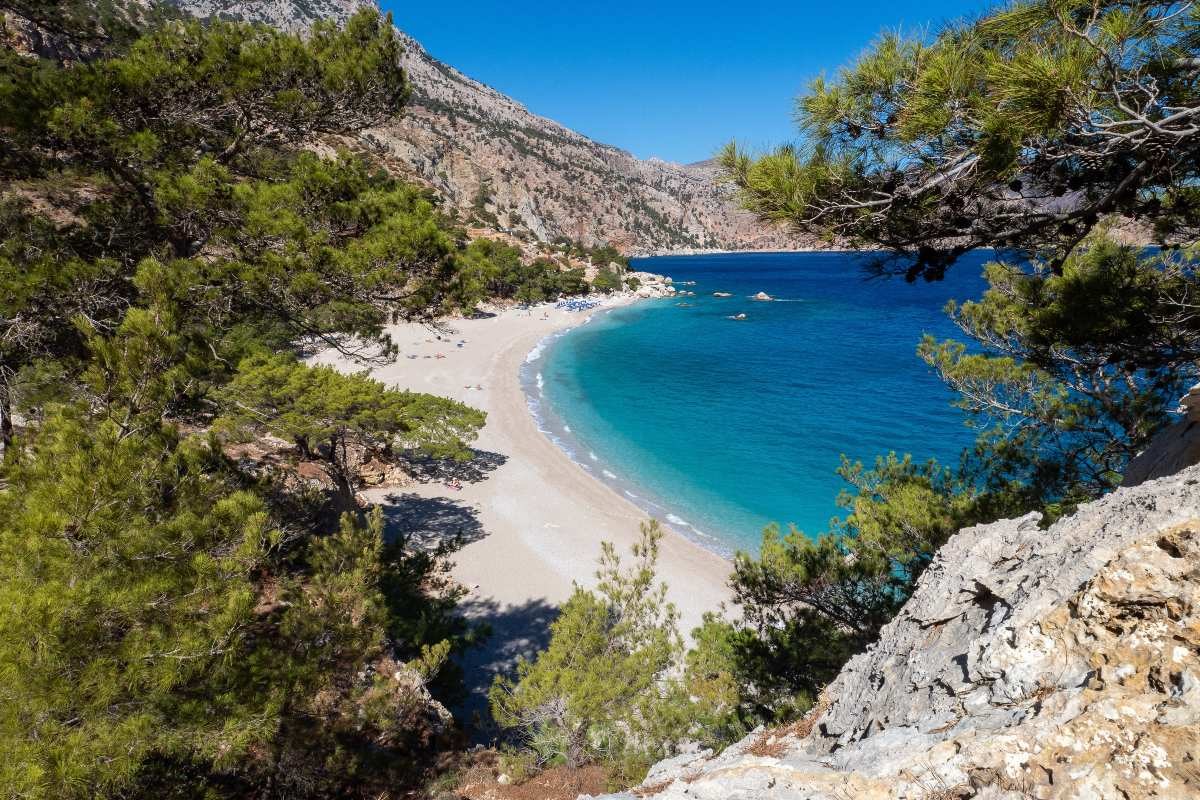 Κάρπαθος: Η άγρια ομορφιά συναντά την παράδοση