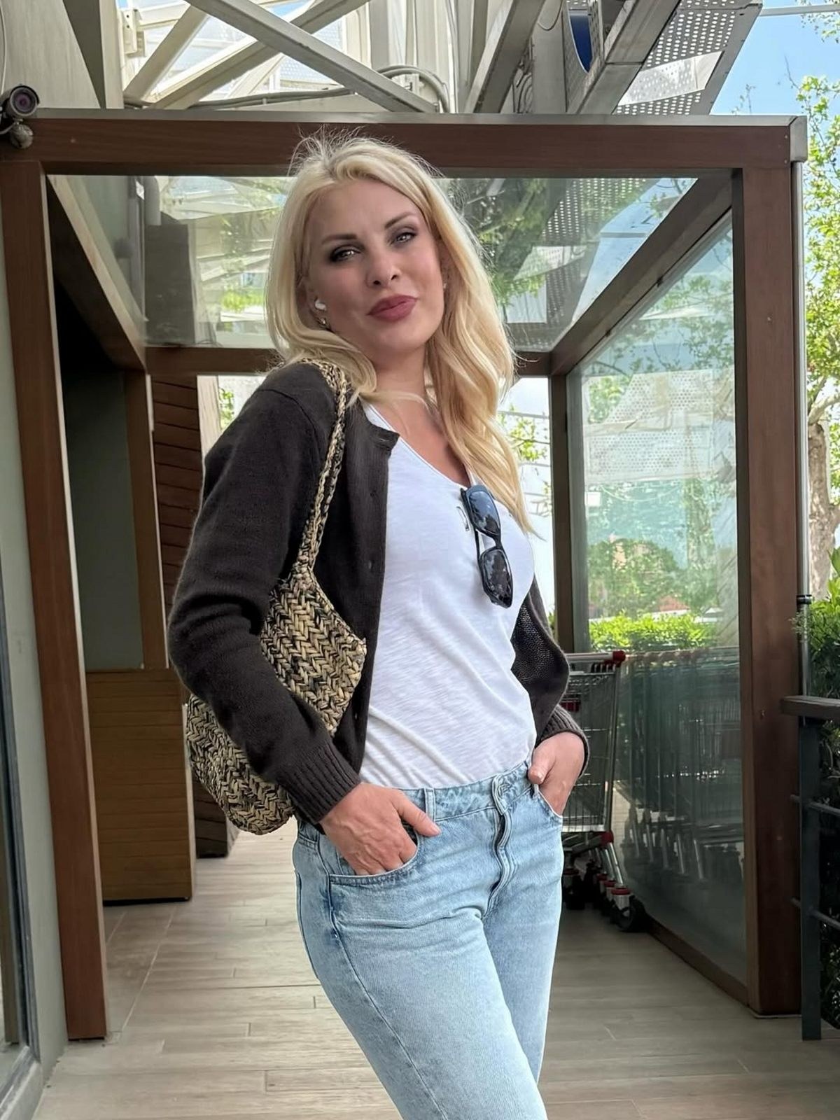 Ελένη Μενεγάκη σε βόλτα της