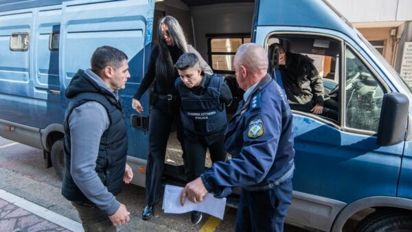 Μουρτζούκου: Στην ανακρίτρια Αμαλιάδας αυτή την στιγμή - Η μόνη λέξη που ψέλλισε στις κάμερες με θάρρος (Βίντεο)