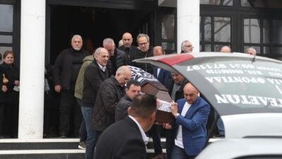 Κηδεία Μπορμπόκη: Σπάραξε στο κλάμα ο αδερφός του - Εικόνες