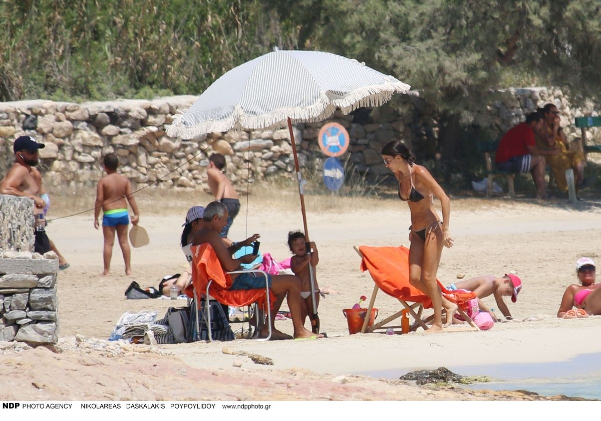 Άννα Βίσση: Όσα δεν έδειξαν οι κάμερες - Η σφιχτή αγκαλιά με την Δήμητρα Κούστα στο τέλος της συναυλίας στο ΟΑΚΑ (Βίντεο)