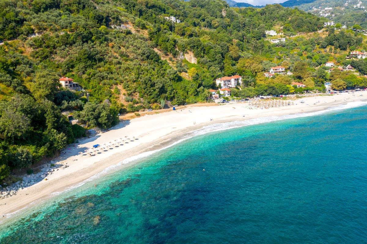 Καλοκαίρι στο Πήλιο: Πετρόχτιστα χωριά και πλατάνια μέχρι τις κρυφές παραλίες του Αιγαίου!