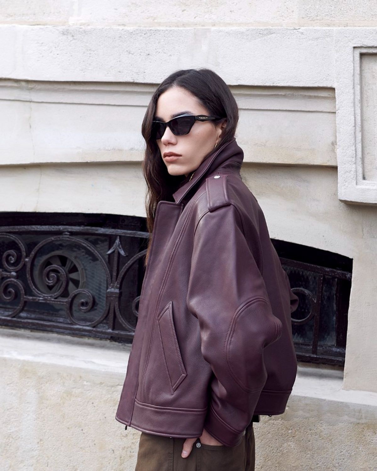 Γιατί το oversized δερμάτινο μπουφάν είναι η πιο έξυπνη αγορά της σεζόν