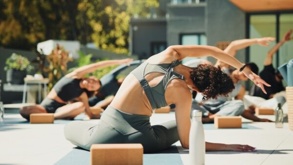 yoga από γυναίκες