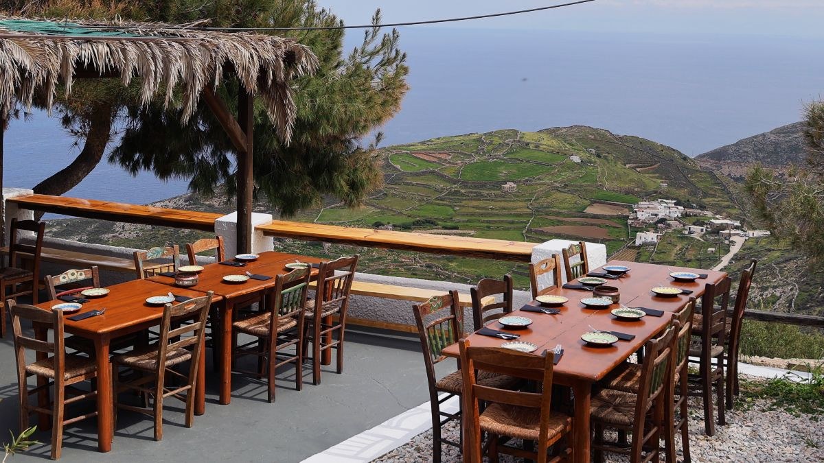 Σύρος: Τo καλοκαίρι όπως το ονειρεύεσαι στην «αρχόντισσα» των Κυκλάδων