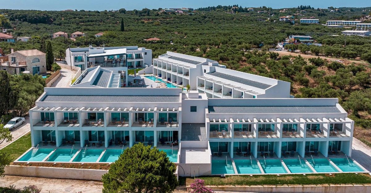 MB Group Hotels: Η νέα εποχή της premium φιλοξενίας στη Ζάκυνθο έχει χρώμα… bleu