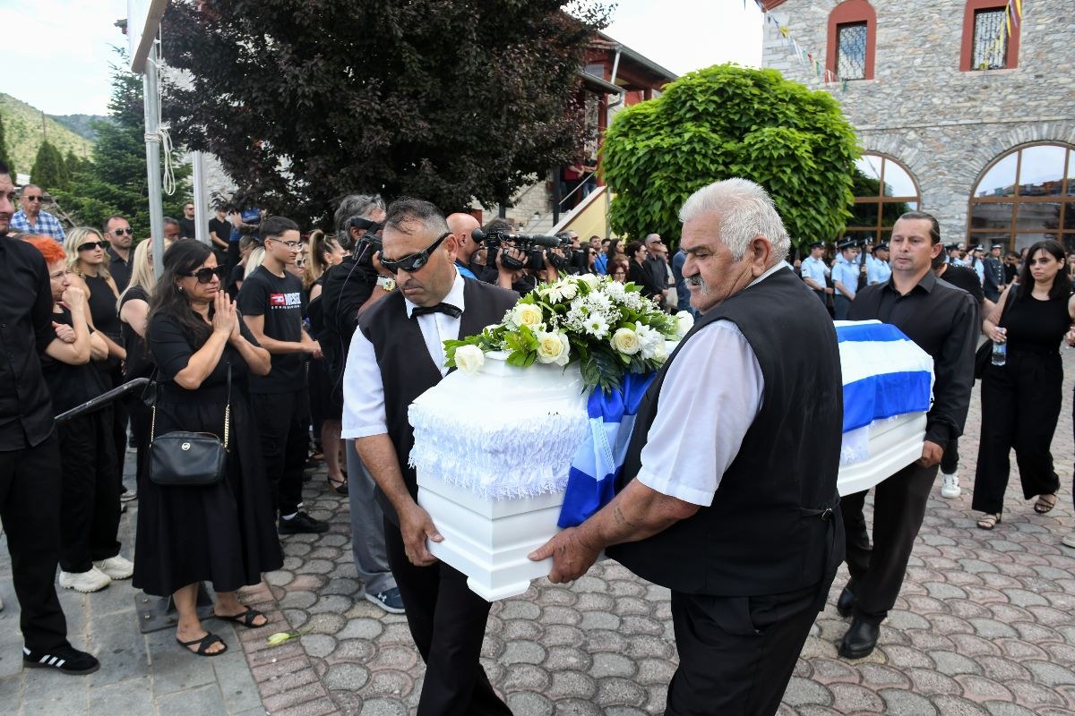 Κηδεία της Αντιγόνης στη Δράμα