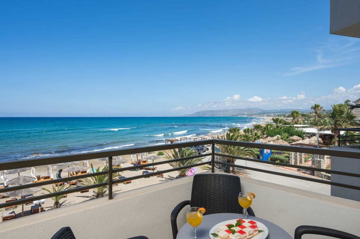 Θέα στη θάλασσα από το Mare Blue Suites στη Γεωργιούπολη της Κρήτης