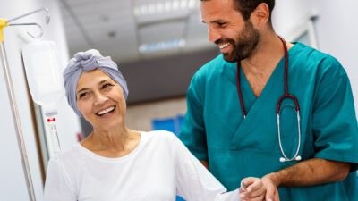 καρκίνος γυναίκα με γιατρό