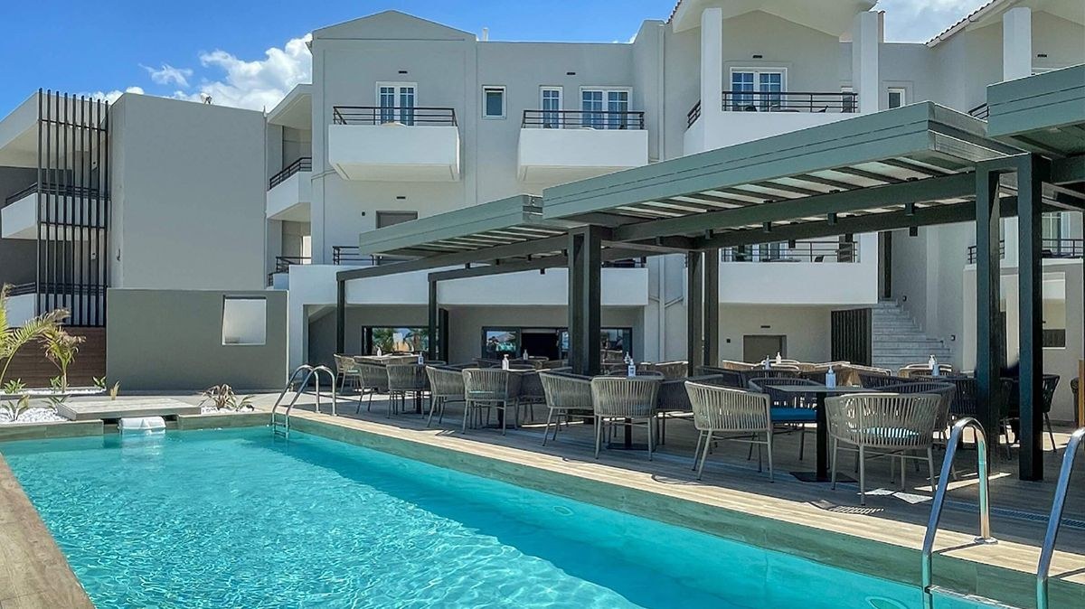 Πισίνα και εξωτερικοί χώροι στο Mare Boutique στη Γεωργιούπολη