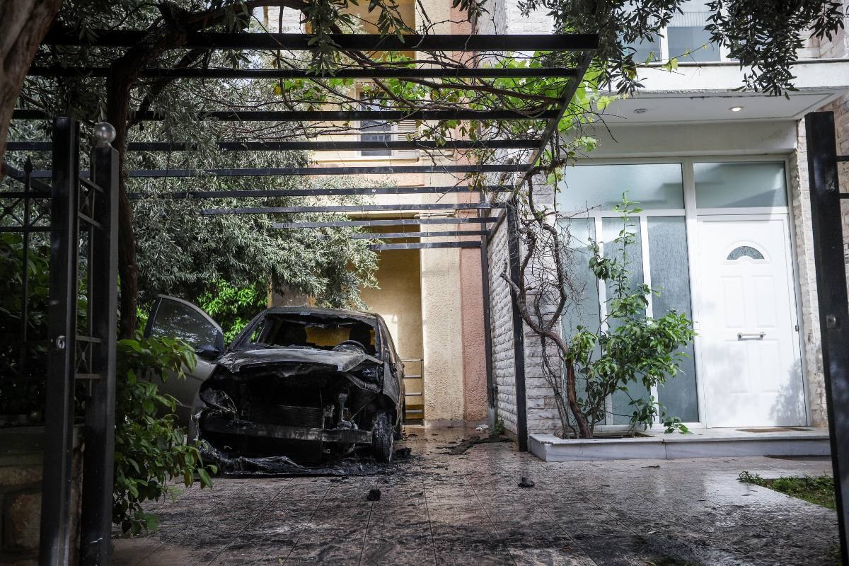 Το καμένο αμάξι της Καραμήτρου