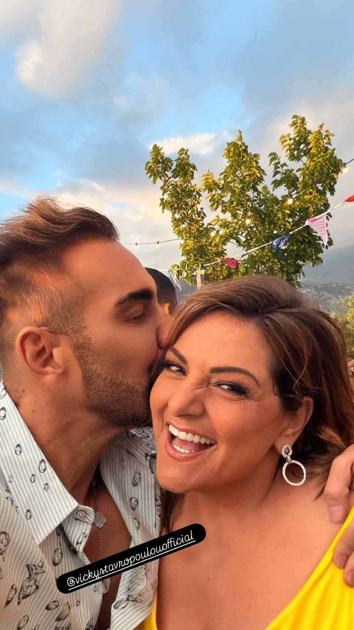Νίκος Κοκλώνης, Βίκυ Σταυροπούλου