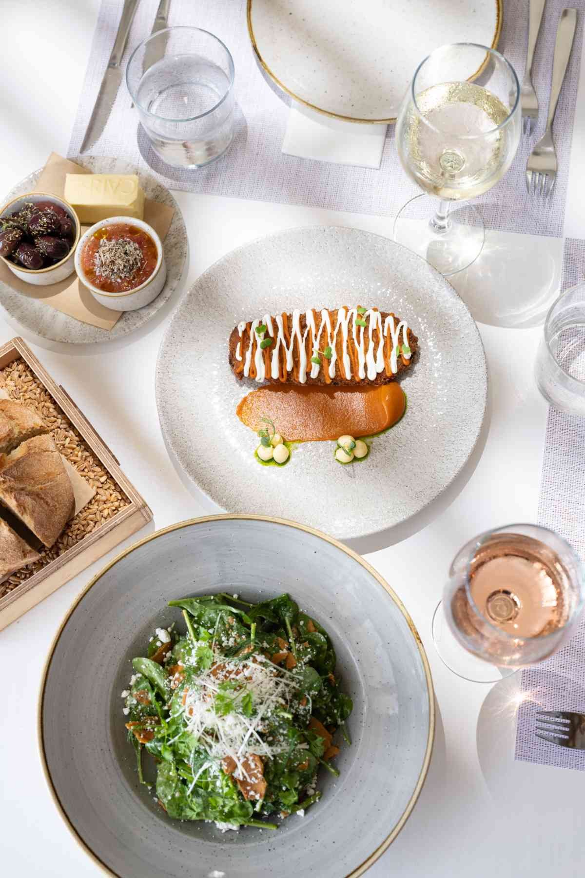 Carne restaurant: Μια γαστρονομική εμπειρία με θέα τον κόλπο του Ναβαρίνου!