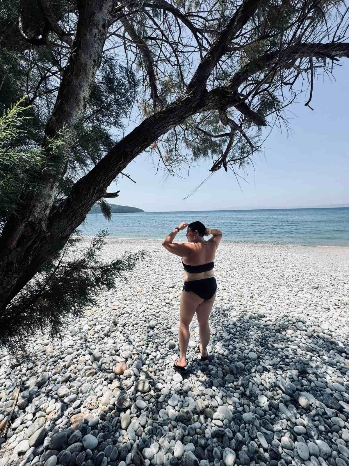 Η Δανάη Μπάρκα με μαγιό