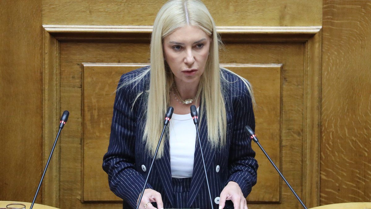 Φωτεινή Αραμπατζή