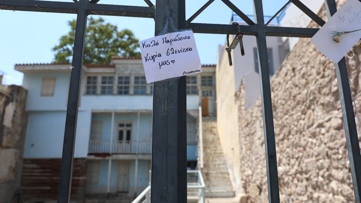 Σημειώματα στην οικία Κοκοβίκου για τη Μάρω Κοντού