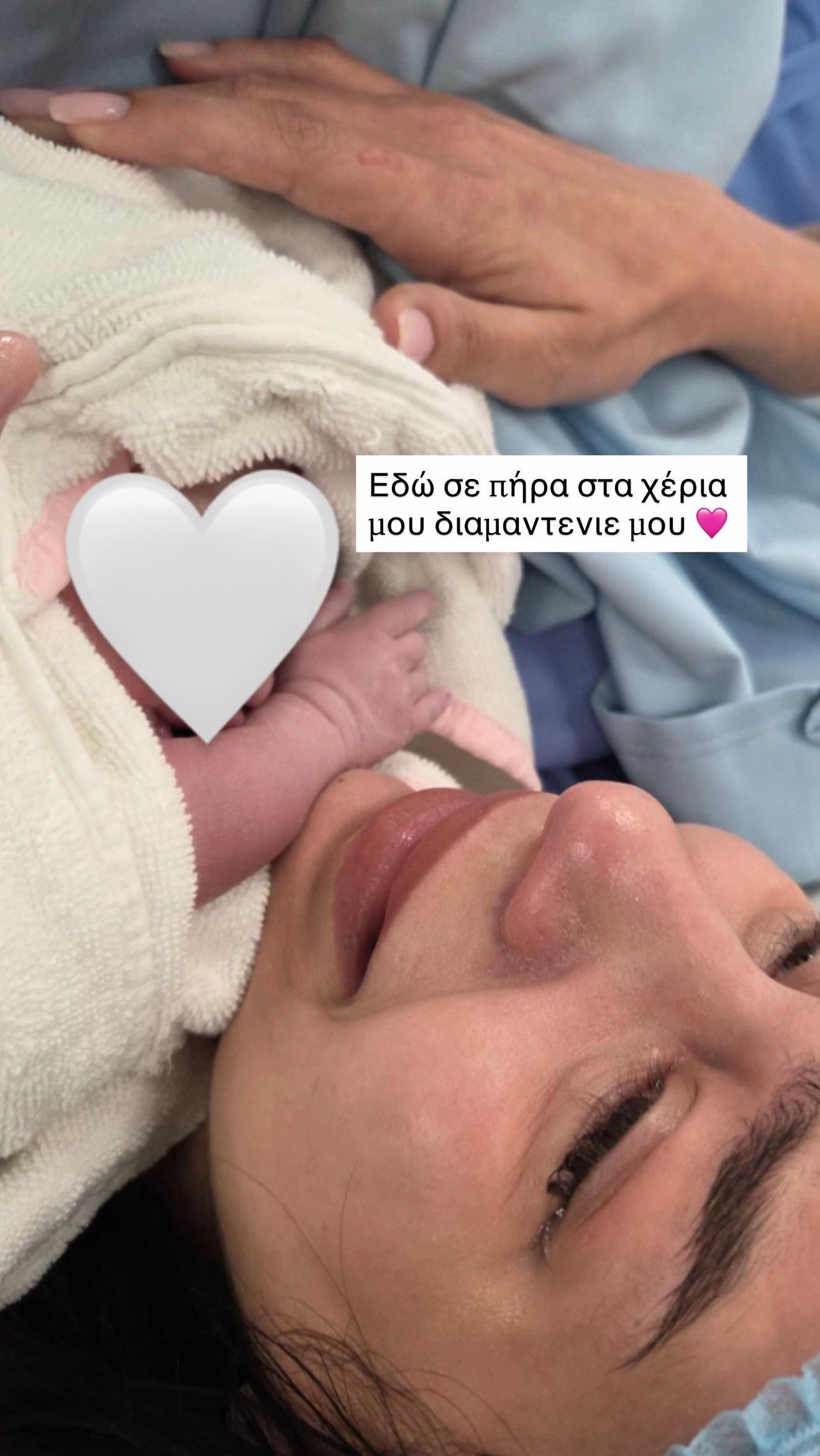 Συγκινεί η Πόπη Παγούδη: «Εδώ σε πήρα στα χέρια μου, διαμαντένιε μου...» (Φωτογραφίες)