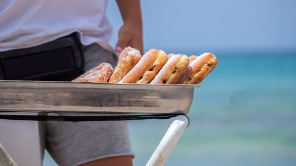 Λουκουμά στην παραλία
