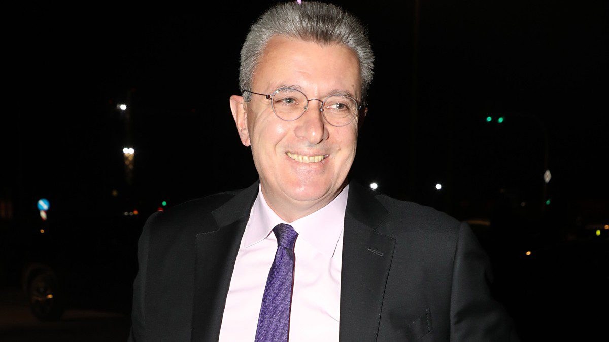 Νίκος Χατζηνικολάου