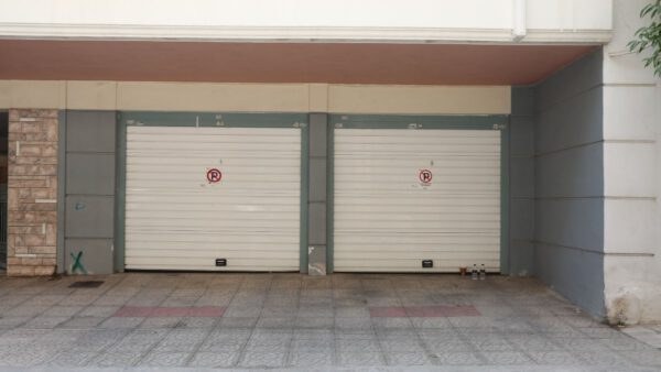 Ζευγάρι βρέθηκε νεκρό σε γκαράζ στον Πειραιά