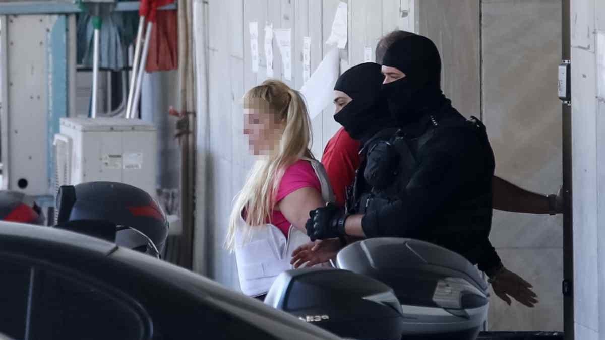 Marfin: Στην Εισαγγελία η 46χρονη που κατηγορείται για συμμετοχή στον φονικό εμπρησμό - Φωτογραφίες