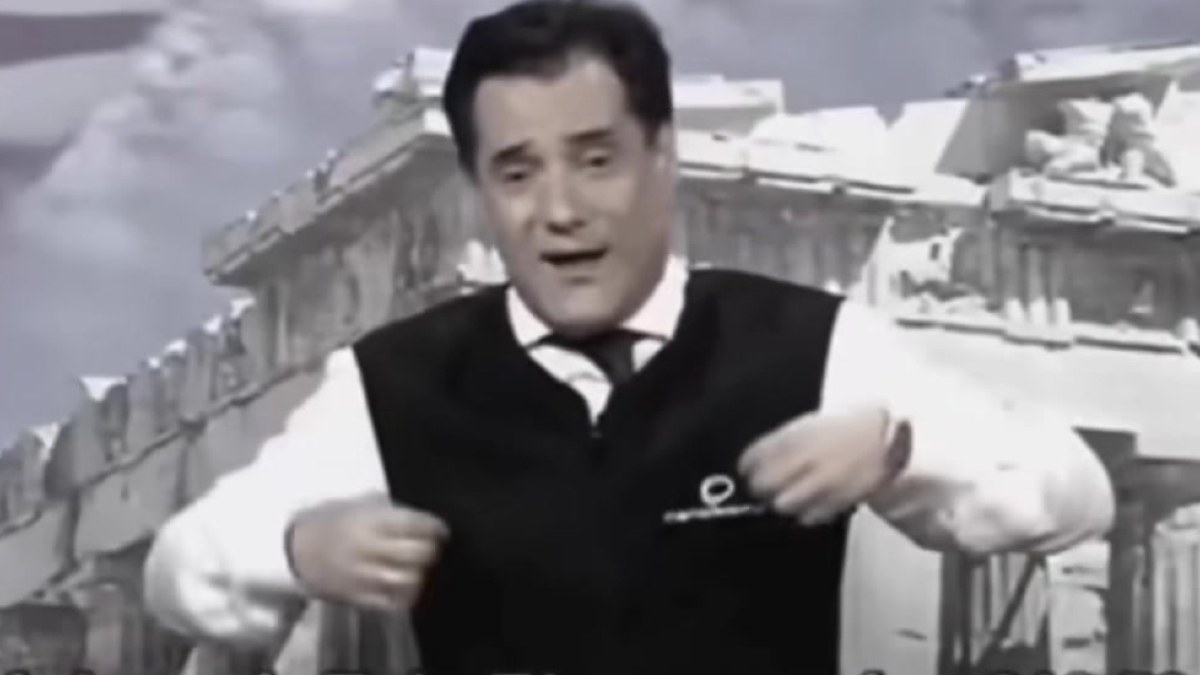 Ο Άδωνις Γεωργιάδης διαφημίζει νανογιλέκα