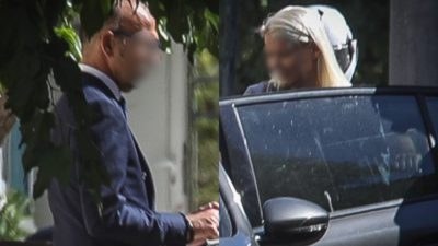 Γιώργος Μαζωνάκης: Με χειροπέδες στην Ευελπίδων οι δύο γιατροί