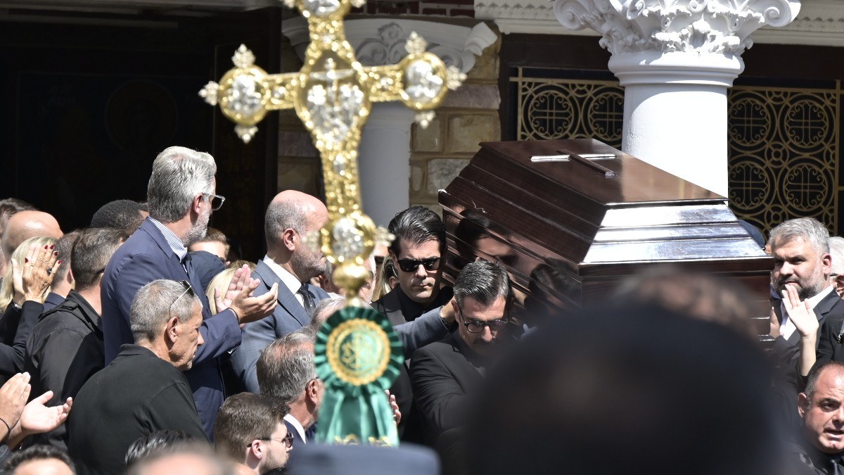 Κηδεία Μαζωνάκη