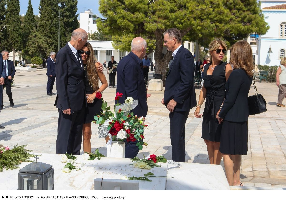 Η Μαργαρίτα Παπανδρέου στην κηδεία της γιαγιάς της
