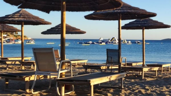 Ξαπλώστρες στη Βουλιαγμένη