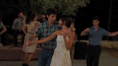 Δύο Μαύρα Πουκάμισα