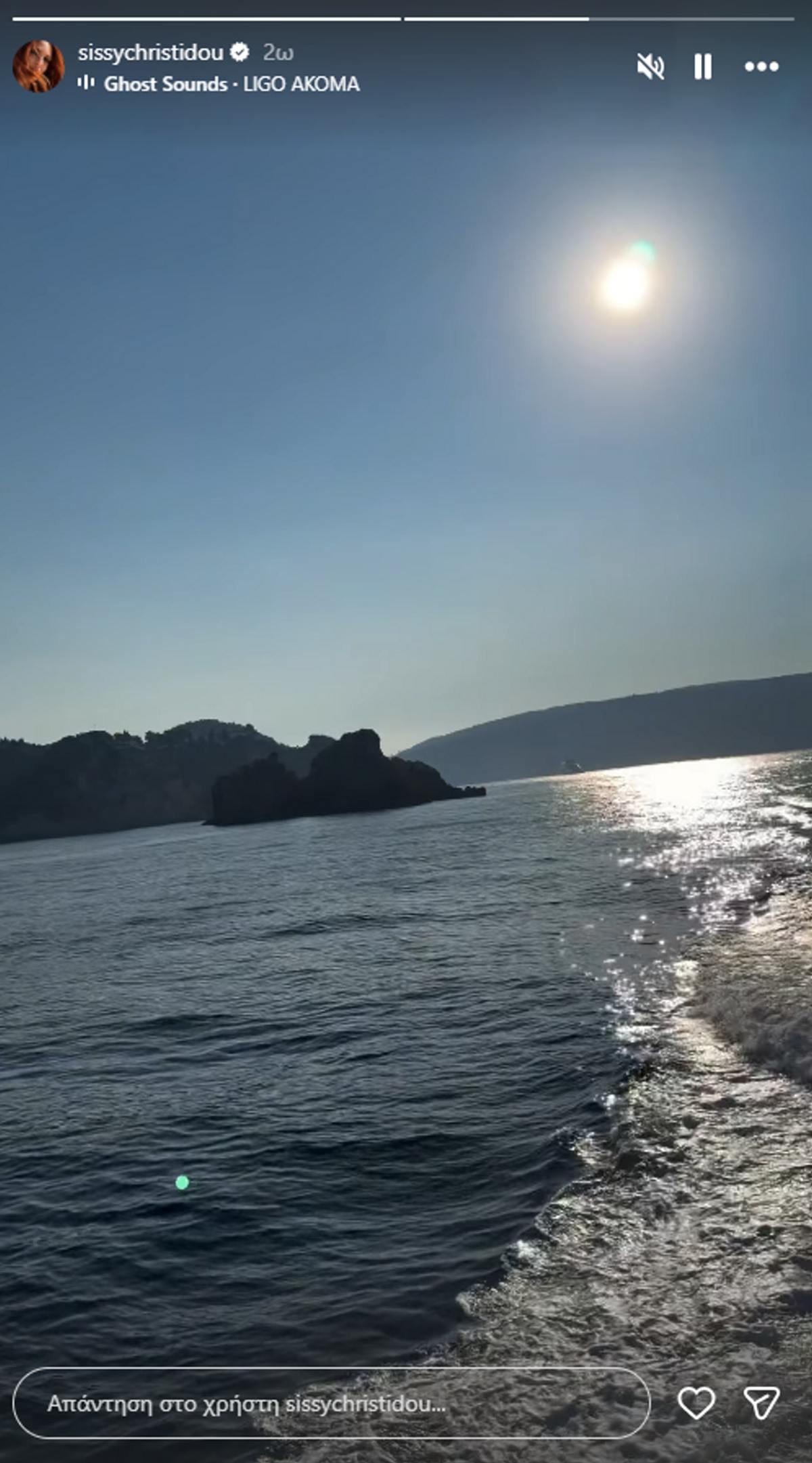 H Σίσσυ Χρηστίδυ σε σκάφος στην Κέρκυρα