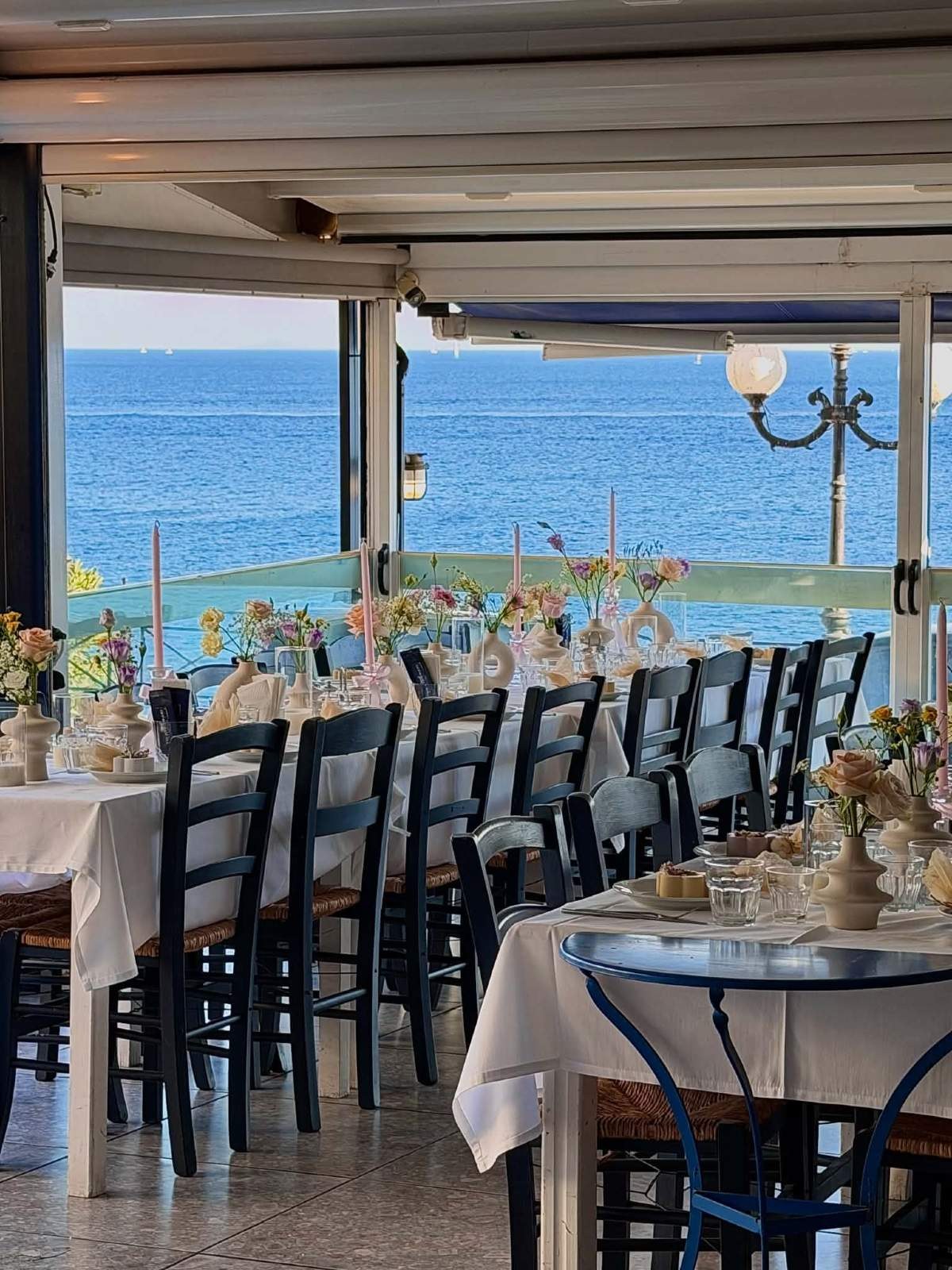 Γεύμα με θέα τη θάλασσα