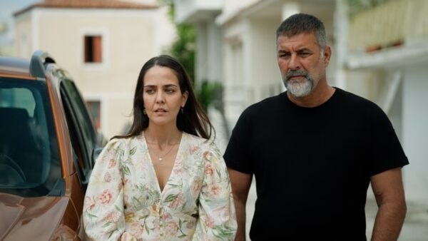 Δύο Μαύρα Πουκάμισα