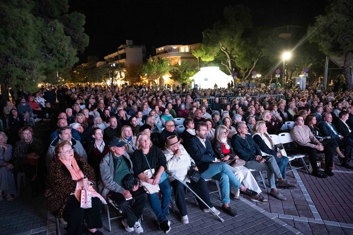 Με κατάμεστο τον χώρο της εκδήλωσης στην Πλατεία Ιμίων, η Boύλα τίμησε το παρελθόν και τους ανθρώπους της