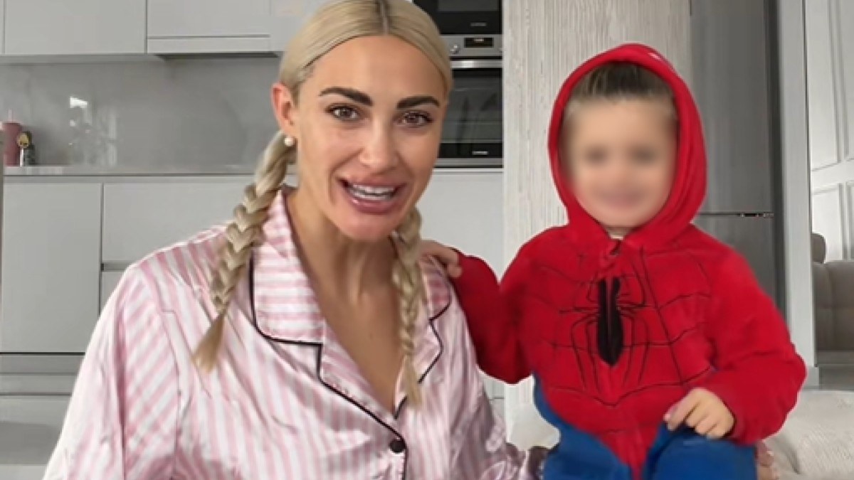 Ιωάννα Τούνη, Πάρης